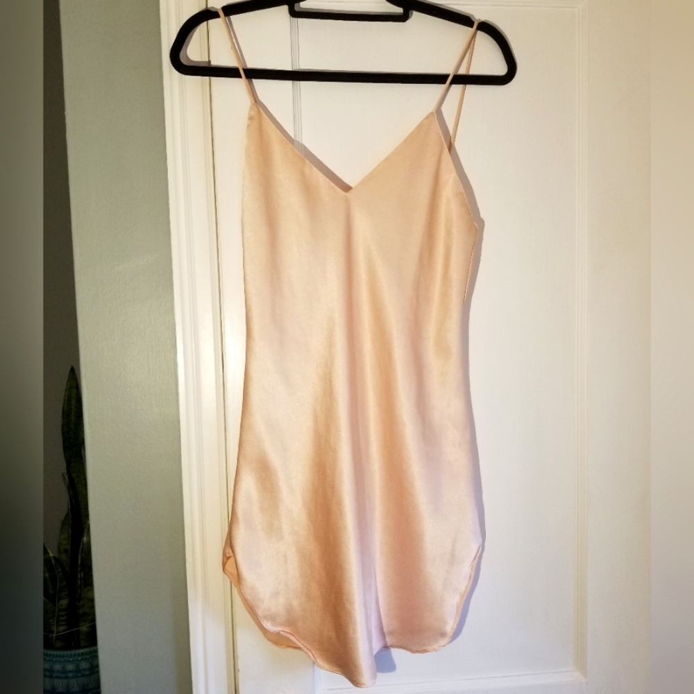 Vintage satiny night slip dress, spaghetti straps in soft rose color. Medium